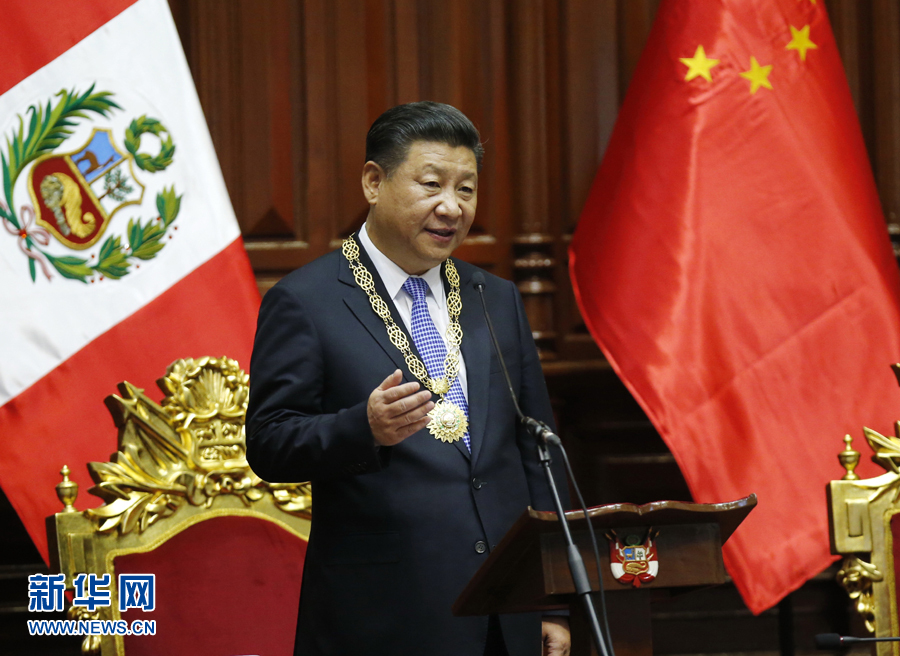11月21日，國家主席習近平在秘魯國會發(fā)表題為《同舟共濟、揚帆遠航，共創(chuàng)中拉關系美好未來》的重要演講。 新華社記者 鞠鵬 攝