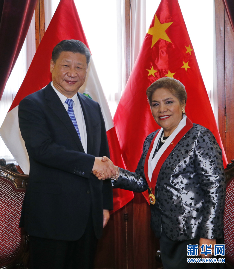 11月21日，國家主席習(xí)近平在利馬會見秘魯國會主席薩爾加多。新華社記者 鞠鵬 攝