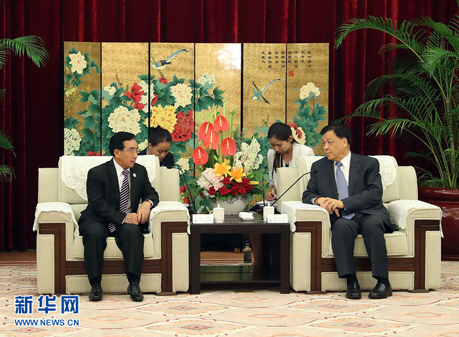 6月11日，中共中央政治局常委、中央書記處書記劉云山在福州會(huì)見來華出席金磚國家政黨、智庫和民間社會(huì)組織論壇的老撾人民革命黨中央政治局委員、中央書記處常務(wù)書記、國家副主席潘坎。新華社記者劉衛(wèi)兵攝