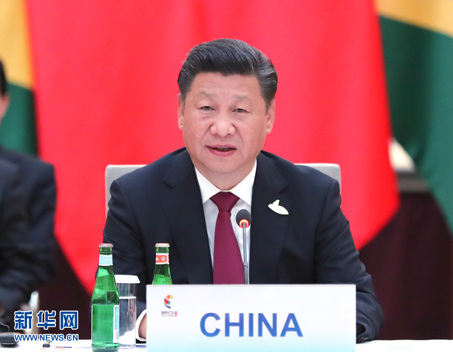 7月7日，國(guó)家主席習(xí)近平在德國(guó)漢堡主持金磚國(guó)家領(lǐng)導(dǎo)人非正式會(huì)晤，發(fā)表引導(dǎo)性講話和總結(jié)講話。 新華社記者 馬占成 攝
