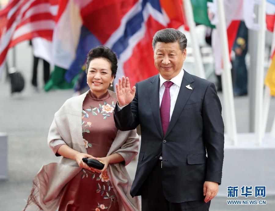 7月7日，二十國集團(tuán)領(lǐng)導(dǎo)人第十二次峰會在德國漢堡舉行。國家主席習(xí)近平出席并發(fā)表題為《堅持開放包容　推動聯(lián)動增長》的重要講話。這是習(xí)近平和夫人彭麗媛出席漢堡峰會舉行的音樂會。新華社記者 劉衛(wèi)兵 攝 