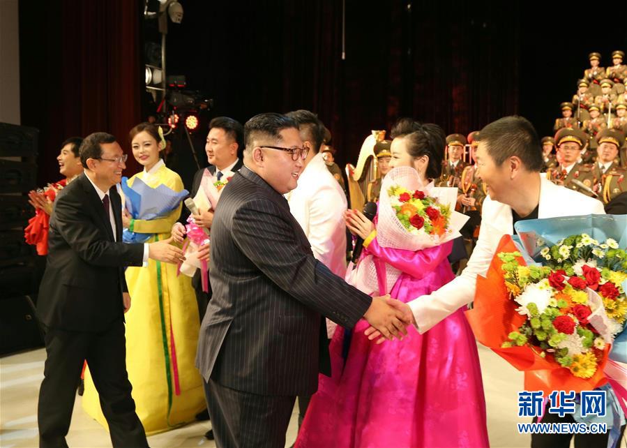 （國際）（2）金正恩觀看中朝文藝工作者首場(chǎng)聯(lián)合演出