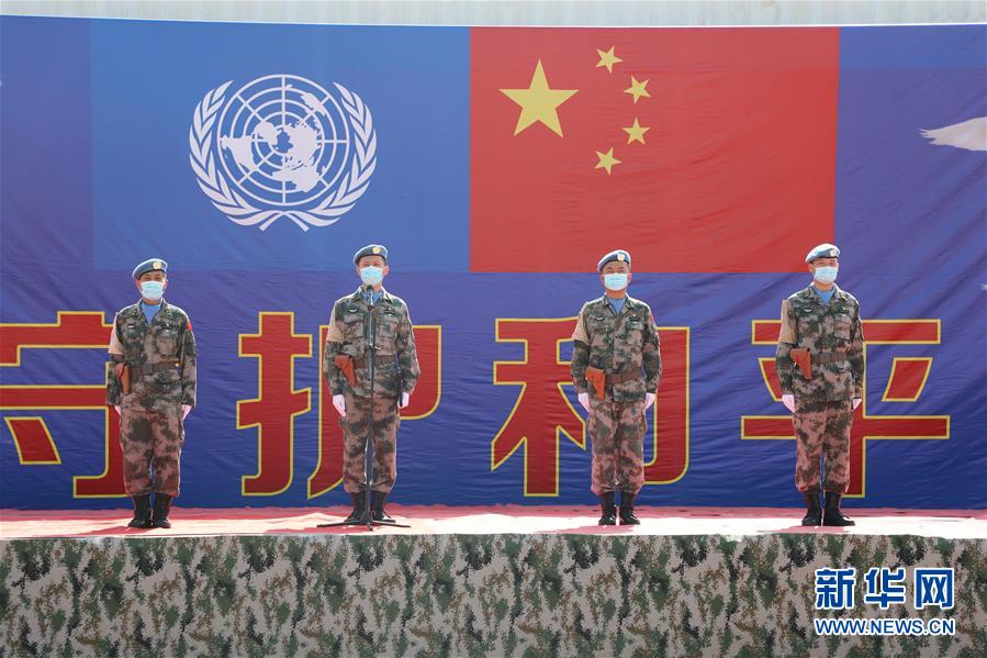 （國際）（3）中國赴蘇丹達(dá)爾富爾維和直升機(jī)分隊全體官兵榮獲聯(lián)合國“和平榮譽(yù)勛章”