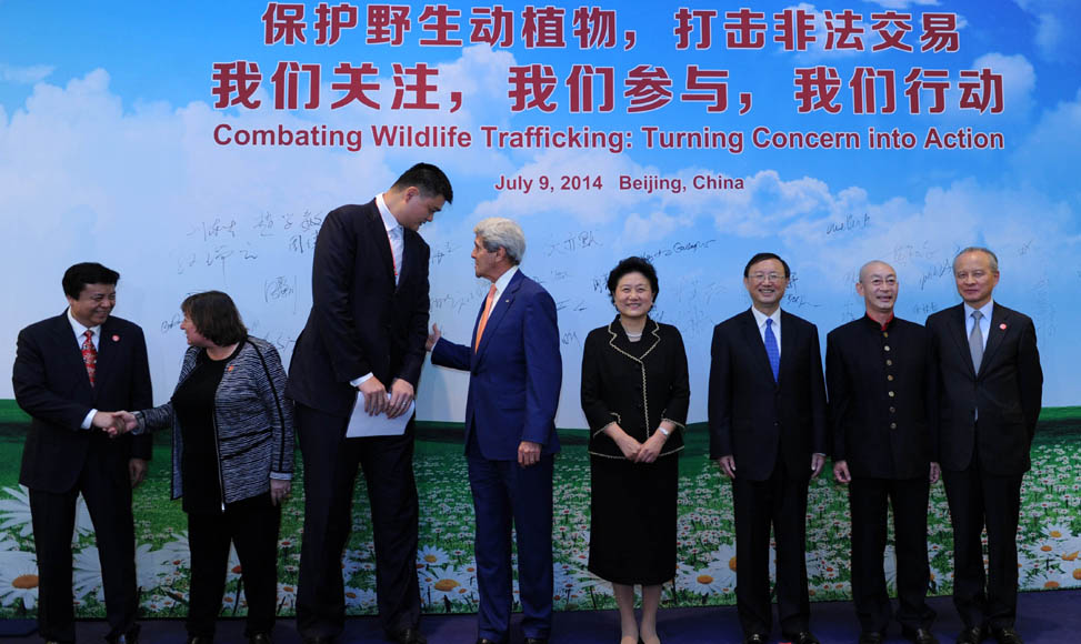 劉延?xùn)|、楊潔篪同美國國務(wù)卿克里共同出席中美打擊野生動植物非法交易宣傳活動（圖）