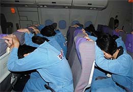 系好安全帶，記住安全門