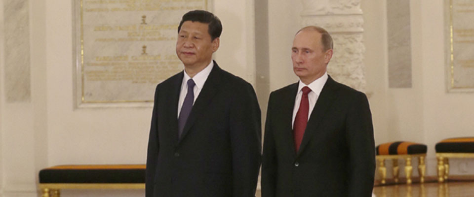 2013年3月，習(xí)近平出席普京舉行的歡迎儀式